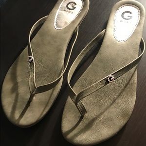 Guess Flip Flops Army Green - Pretty Charm!